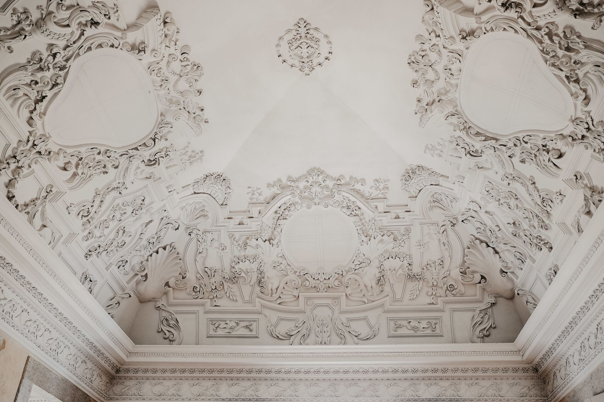 Ceiling Roses - Installed by Cornice Direct in London